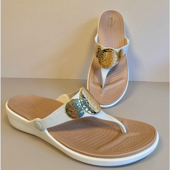 Crocs Sanrah Hammered Gold Circle Flip‎ Sandal Women\'s Size 11 Oyster main image 2